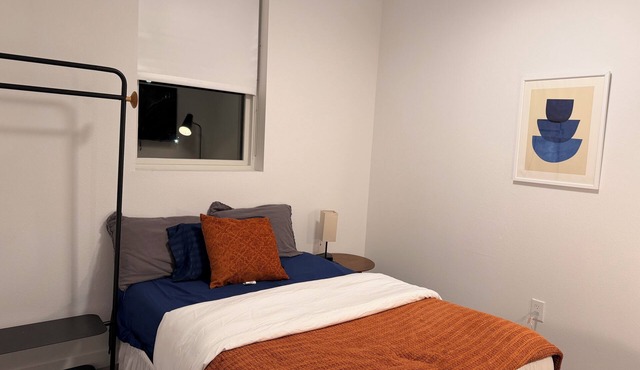 Cozy Private Room in Shared Home – Prime Downtown Austin Location