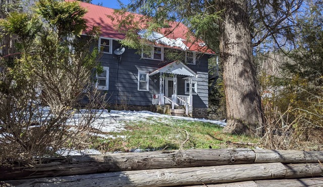Cozy Ski 2bd Apt. One mile from Belleayre Mountain.