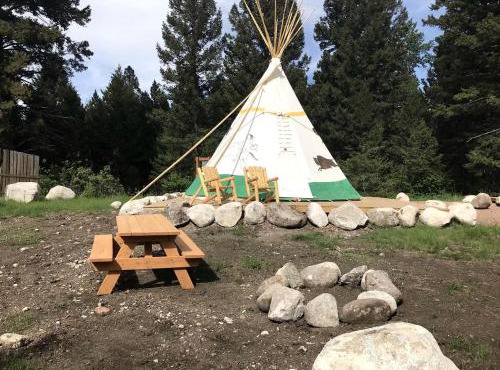 Cozy Tipi with Bunk Bed and Resort Amenities near Hall, Montana