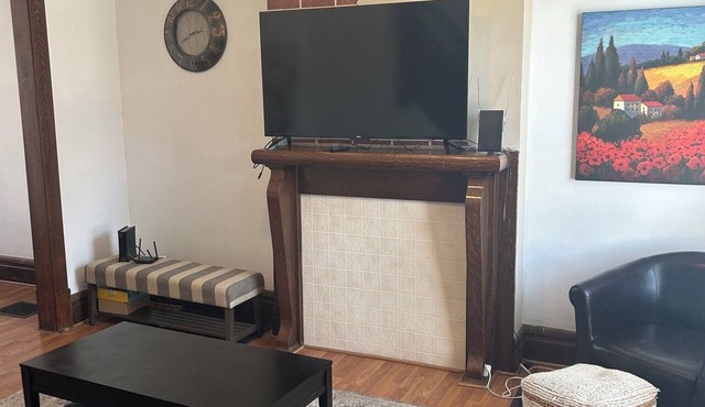 Cozy townhouse in university area, value stay, 2 bedroom, 1 bathroom.