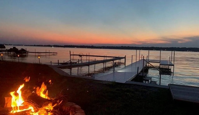Cozy water front lake house with lake views of Bass Lake from almost every room!