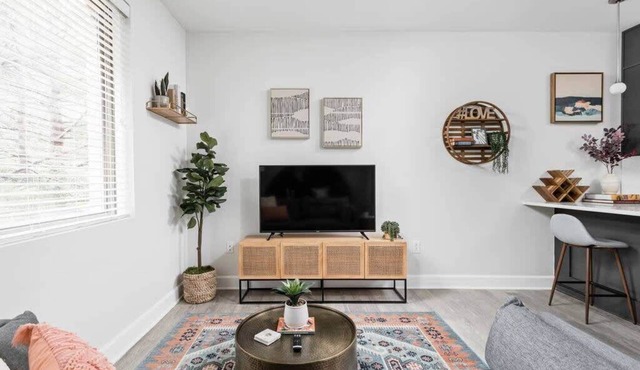 CozySuites Modern Studio in Meridian Kessler
