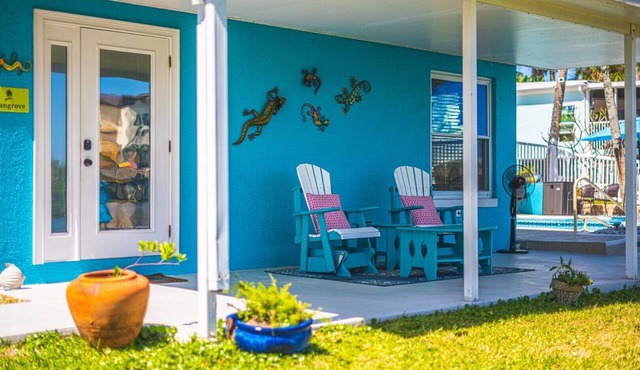 Crane Creek Inn Mangrove Suite: Waterfront Pool!