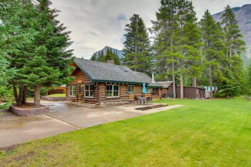 Creekside Silver Gate Getaway w/Fireplace!