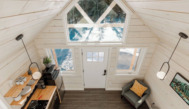 Deluxe mountain-based retreat for two in Eklutna Valley