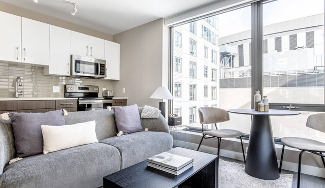 Deluxe North Station 1BR w/W/D & Gym, nr TD Garden, by Blueground