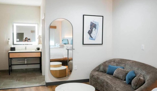 Deluxe Single King Room with Sofa Bed
