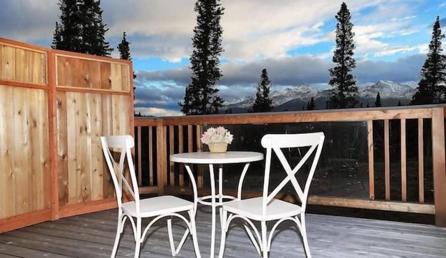 Denali King Suite with Amazing Views!