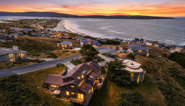 Dillon Beach! 5-Star! PupOK! Near Beach, Hot Tub~Game Room~Northern Lights