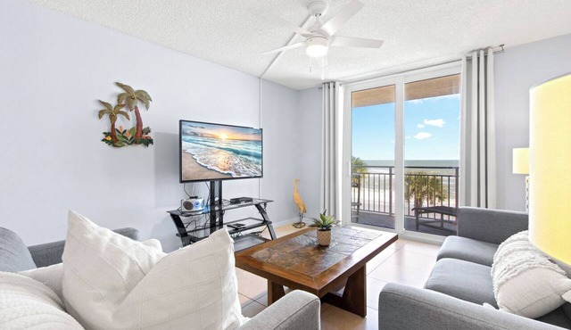 Direct Oceanfront Condo W/Extra Large Balcony. Steps to the Beach 🌊