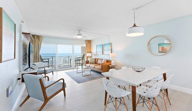 Direct Oceanfront Condo with Heated Pool, BBQ Grills, Private Balcony & Beach Access! 🌴