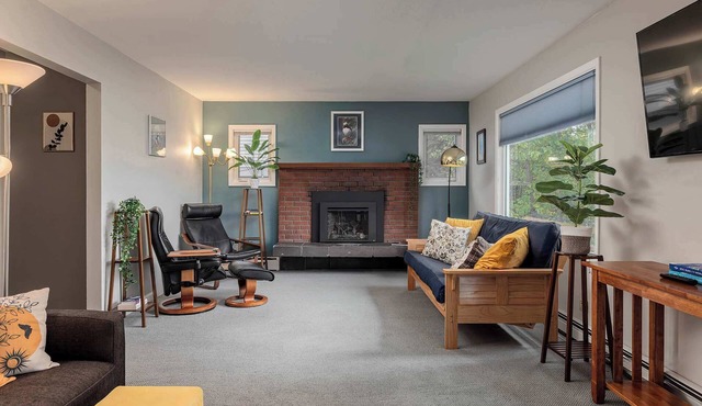 Downtown Anchorage Gem - 3 Bedroom with Hot Tub