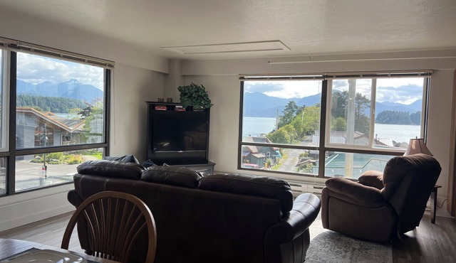 Downtown Apt 6 w/ Panoramic Ocean & Mountain Views