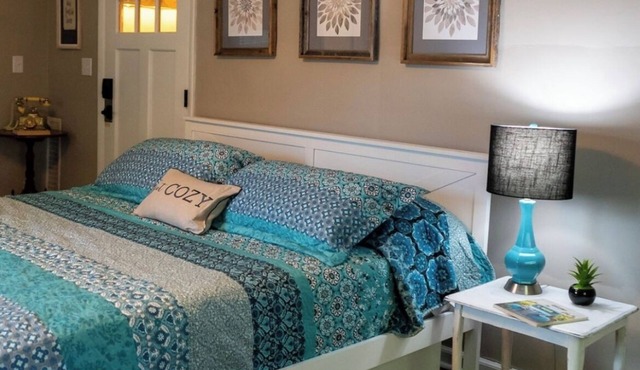 DOWNTOWN Lancaster Studio Apartment! “Modern Meets Vintage.”