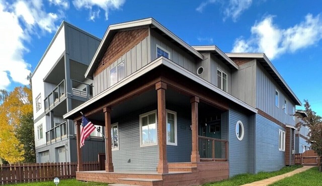 Downtown Mid-Century Modern Luxury Getaway