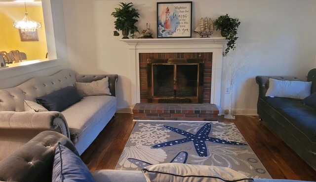 Dream vacation in our 4-Bedroom newly-renovated house 2.5 miles from the ocean.