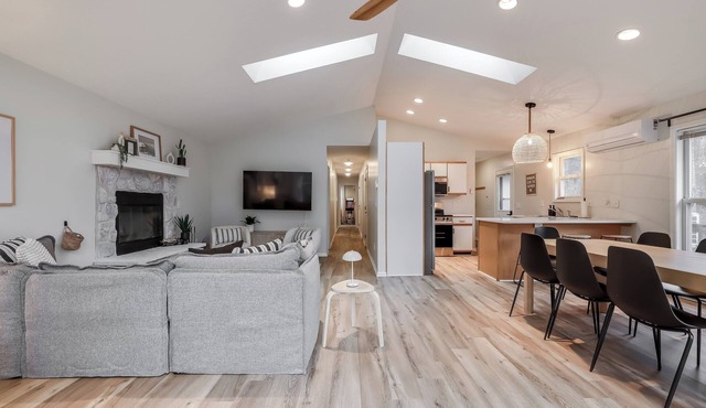 Dunes & Waves Retreat - Perfect Lake Getaway