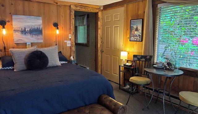 Eagle Cottage Room near Olympic National Park