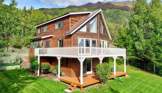 Eagle's Haven - Entire Cabin 6 bd w/2 LivingAreas