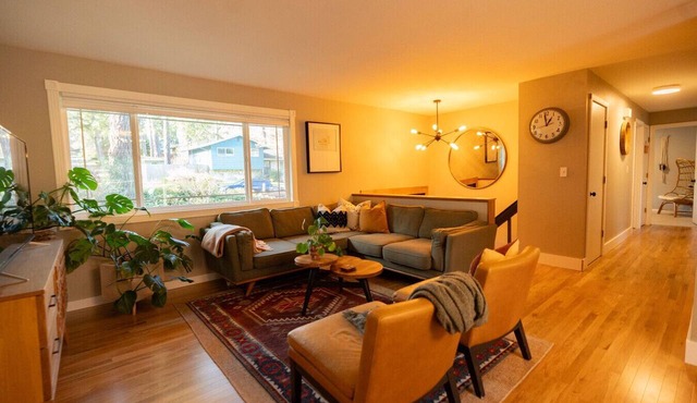 Easy Eugene Stay w/Yard, Space & Private Primary in Eugene
