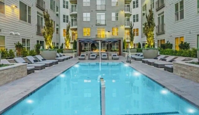 Elite Resort Home Pool, Jacuzzi, Basketball Sleeps 16+ King Beds Shuttle