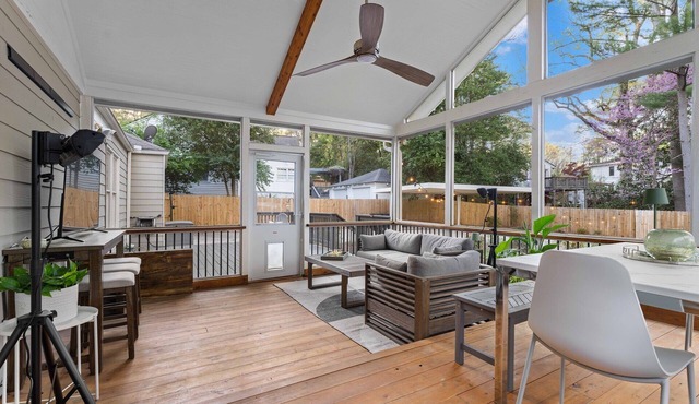 Entire Private Property – Sleeps 15, 3 Kings, Fenced Yards & Workspaces, Decatur