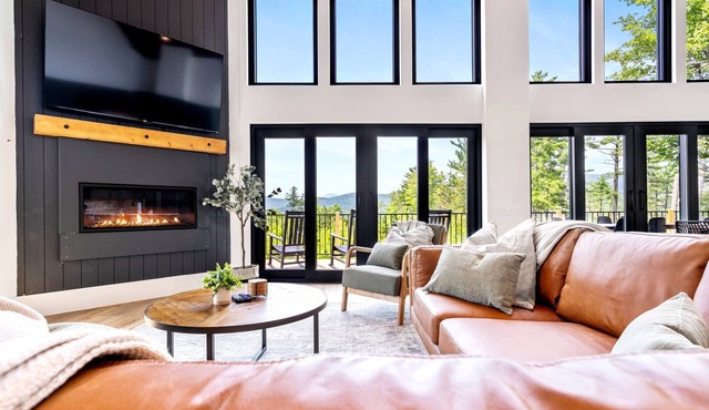 Epic mountain views, Hot tub and Game room