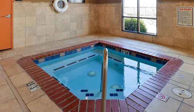 Everything You Need For The Perfect Vacation! Indoor Pool, Pets Are Welcome!
