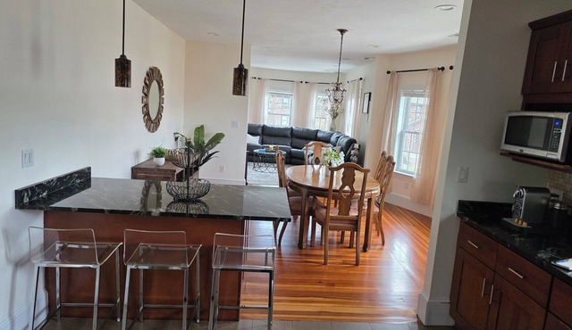 Excellent 4-bedroom condo with AC in tranquil Braintree