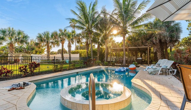 Exclusive Oceanfront Retreat | Heated Pool & Spa Access 🏖️