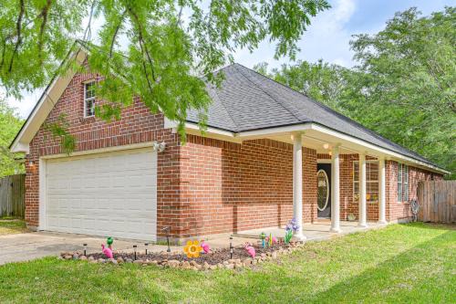 Explore Alvin! Charming Home Near College & Dtwn