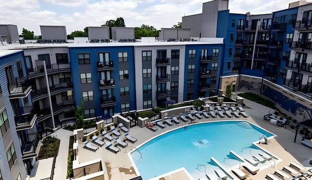 Explore Cincy! Stylish Condo by Shops & Dining