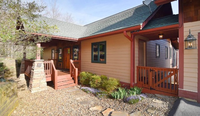 Explore 'Harmony Hill' w/Mountain Views, Chef's Kitchens, TV, & HOT TUB!♨️ in Black Mountain
