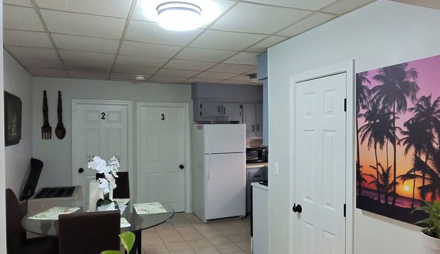 Fall River Stay Cozy 4BR sleeps 8 + Free Parking + WiFi