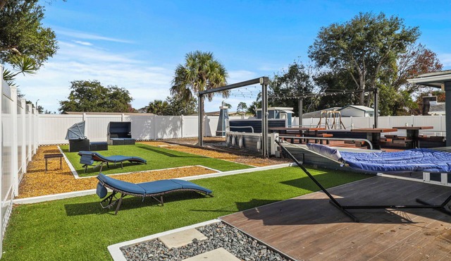 Family‑Friendly 3BR House with Movie Room, Air Hockey, Fire Pit & Outdoor Patio! 🌴