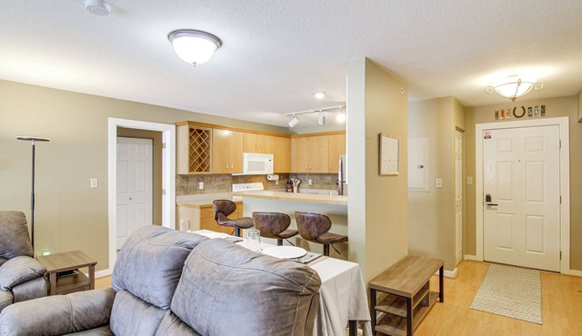First-floor Big Sky Condo With Hot Tub!