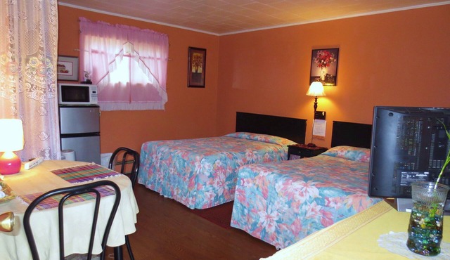 Four Seasons Motel