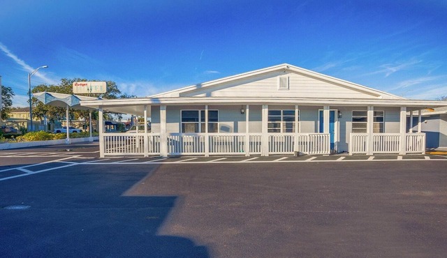 Full Bed Non Smoking | Titusville