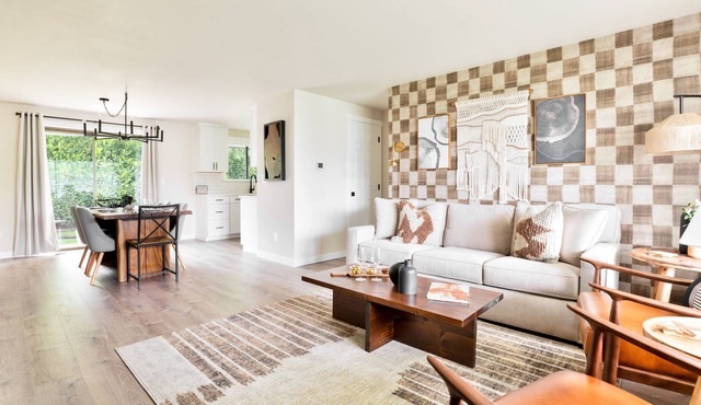 Gas Fire Pit/Coffee Bar/Walk to Downtown/EV/Pets/AC in Enumclaw
