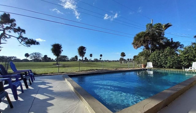 GolfFront 4 Bed/3Bath Renovated Pool Home Sleeps14