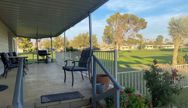 Gorgeous 2-bedroom mobile home in Thousand Palms with WiFi, AC