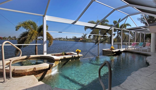 Gorgeous views w/hot tub, bikes & kayaks! Villa Laguna - SWFL Rentals
