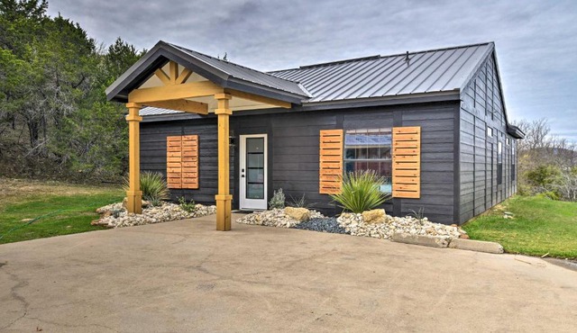 Graford Cabin w/Rooftop Deck & Lake Views!