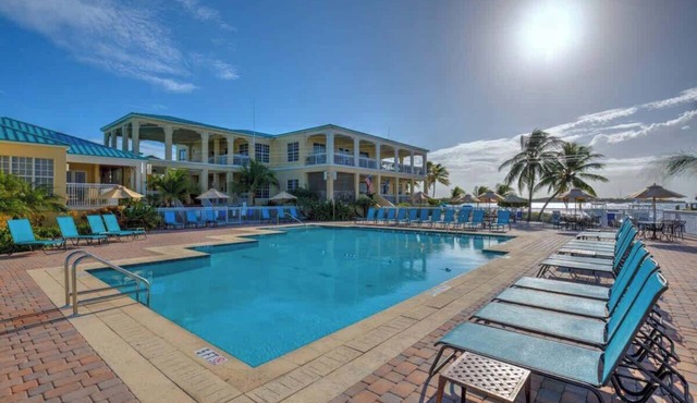 Grand Marina Suite - Poolside & Waterfront Condo