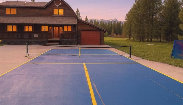 Grant's Lodge+Hotub+Pickleball+AC+8min2Yellowstone