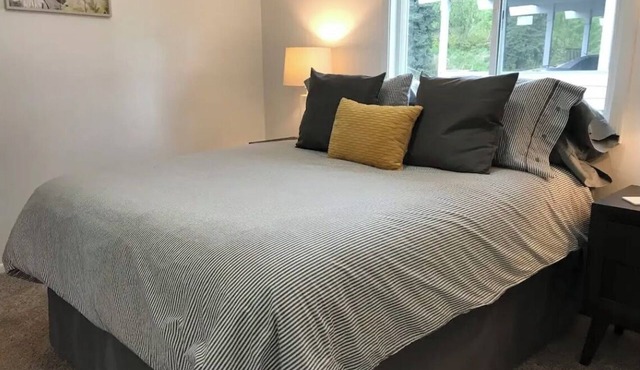Ground Floor End Unit in Midtown Anchorage