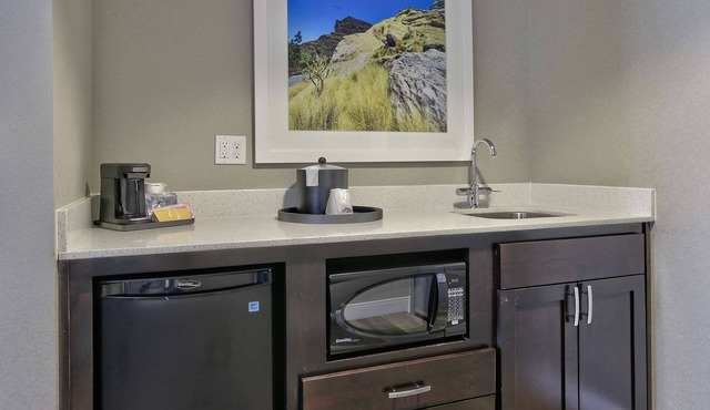 Hampton Inn & Suites Albuquerque Airport