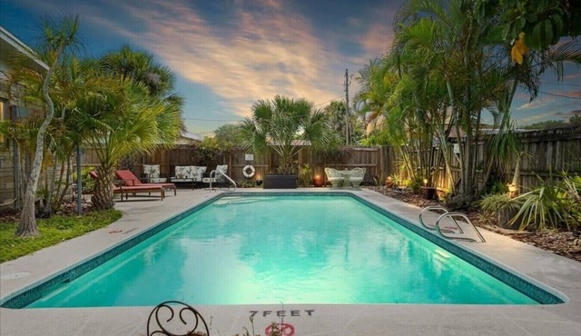 Heated Pool, Walk Downtown - Palm Paradise