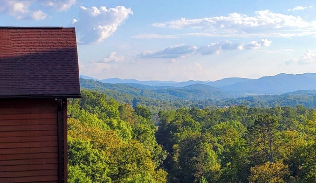 "Her Endless Views" cabin has incredible mountain views, hot tub, and firepit