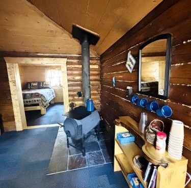 Historic Cozy Off-Grid Cabin with Creekside Steam Sauna near Log Cabin Creek, Tok, Alaska